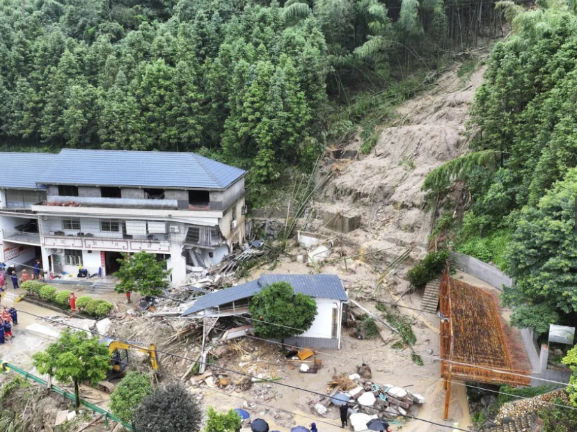 Landslip Brings Down Chinese