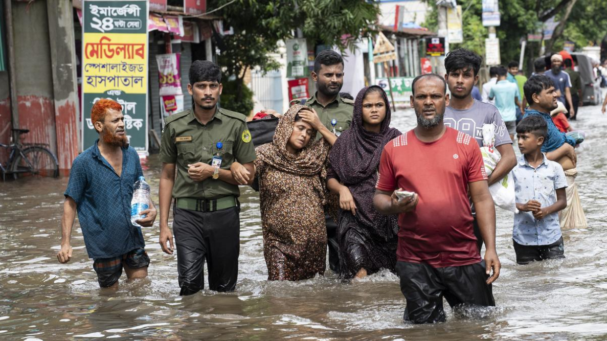 Monsoon Foods Kill 15 People