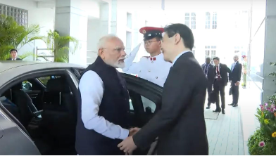 Modi Seeks to Script Singapore