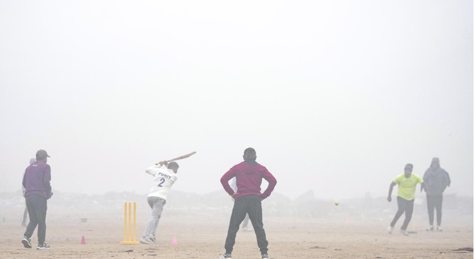 Dense Fog Envelops Delhi