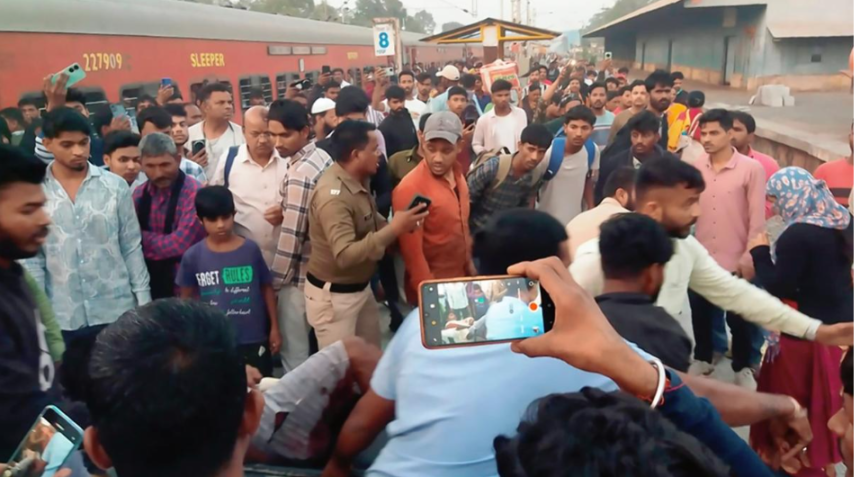 Jalgaon Pushpak Express Accident